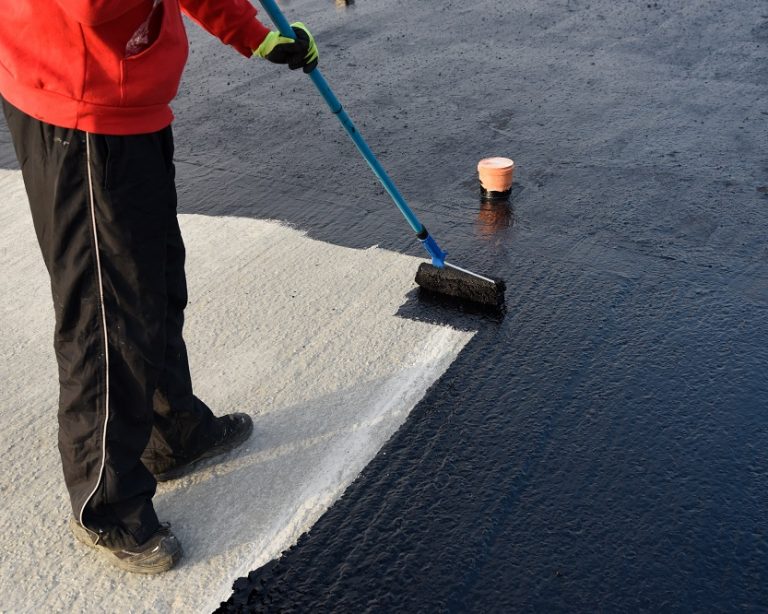 Waterproofing,Coating.,Worker,Applies,Bitumen,Mastic,On,The,Foundation.,Roofer